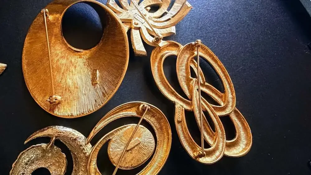 (10)Vintage Designer Gold-Tone Costume Jewelry Brooch Collection W/ Marquetry Tr